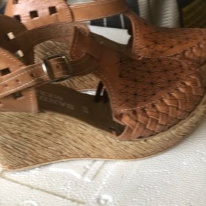Sandals size 5.5